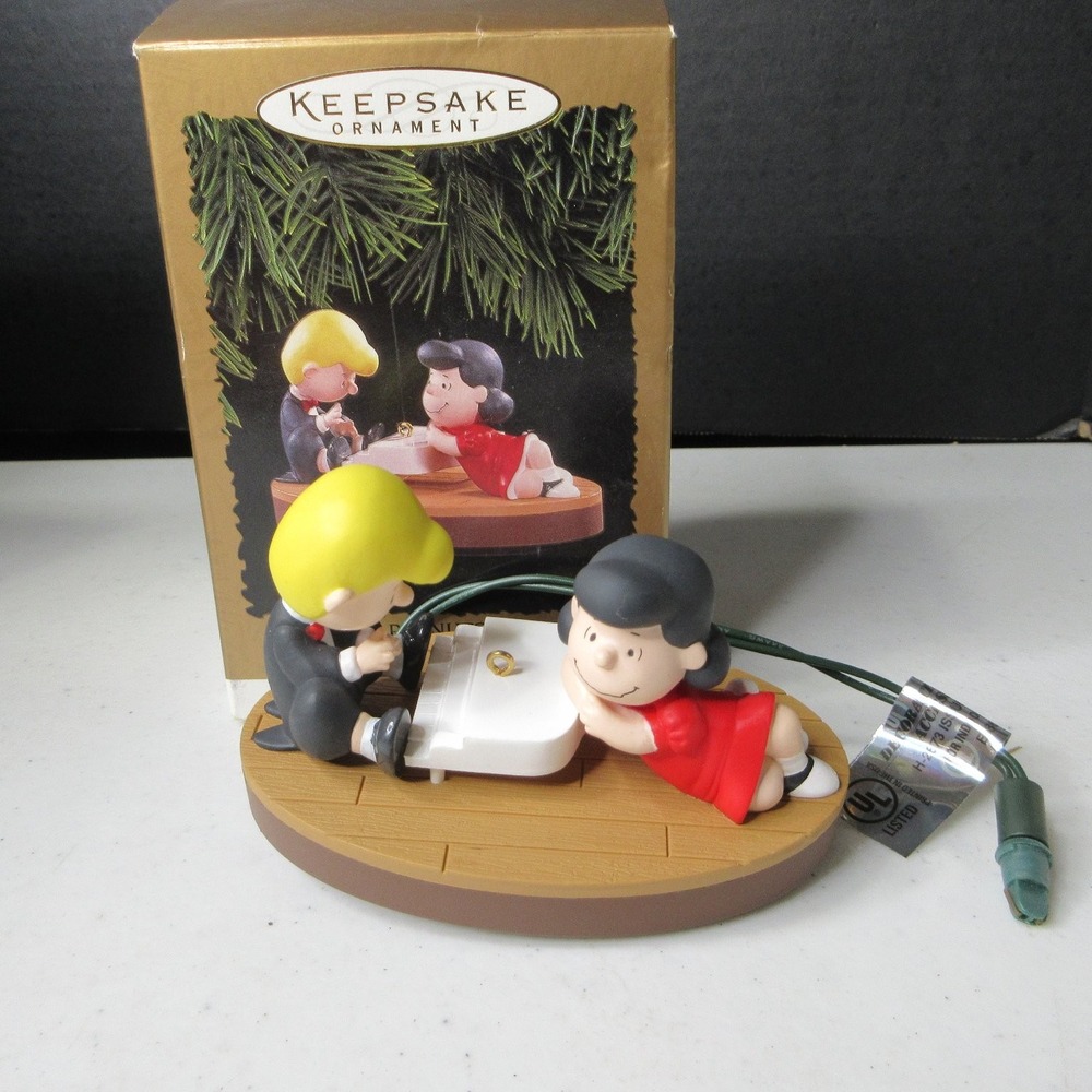 Hallmark 1996 Keepsake Ornament Peanuts Schroeder Lucy Music Magic Musical